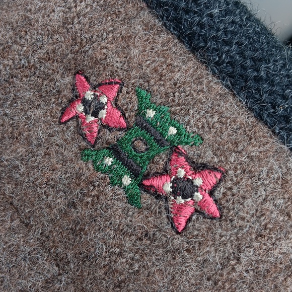 GEIGER COLLECTION (AUSTRIA) LADIES CRESTED PURE WOOL LUXURY SWEATER-COAT - Picture 13 of 17